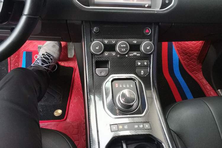 Used Land Rover Range Evoque 2018 240PS PURE Style Edition Gear Lever