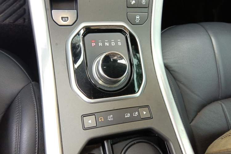 Used Land Rover Range Evoque 2018 240 PS SE Smart Brilliance Edition Gear Lever