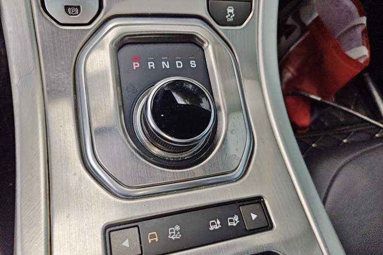 Used Land Rover Range Evoque 2018 240 PS SE Smart Brilliance Edition Gear Lever