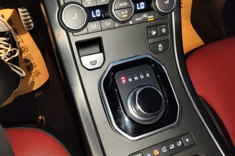 Used Land Rover Range Evoque 2018 240 PS HSE DYNAMIC All-Wheel Drive Edition Gear Lever