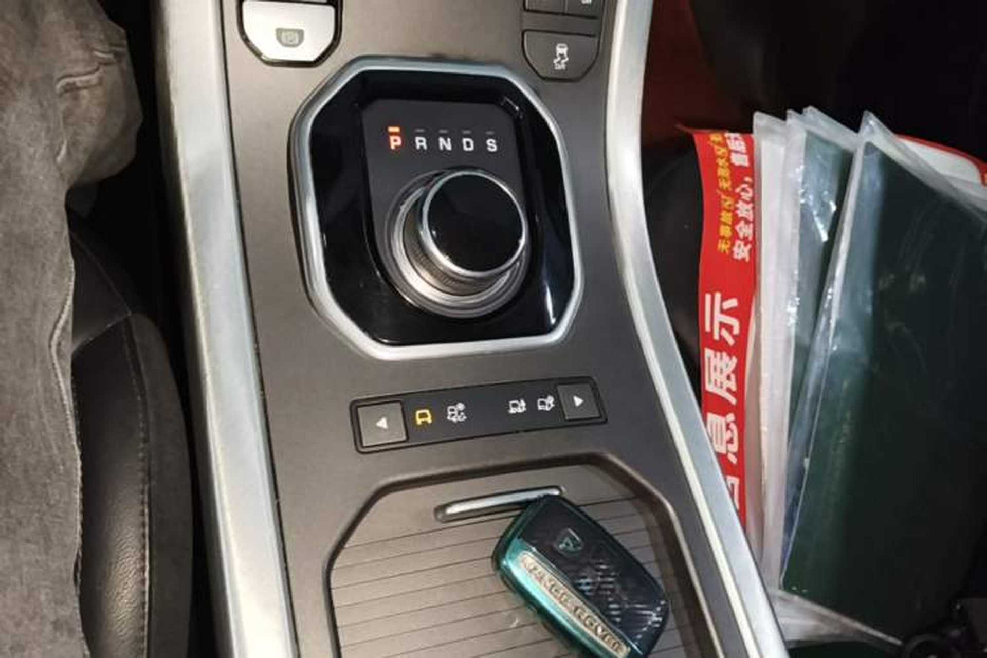 Used Land Rover Range Evoque 2018 240 PS SE Smart Brilliance Edition Gear Lever