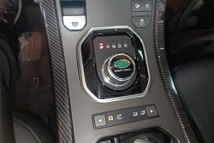 Used Land Rover Range Evoque 2018 240 PS SE Smart Brilliance Edition Gear Lever