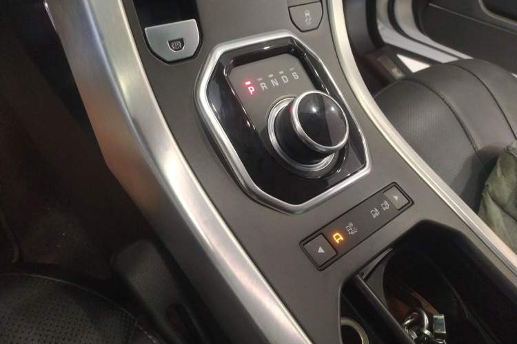 Used Land Rover Range Evoque 2018 240 PS SE DYNAMIC Smart Edition Gear Lever