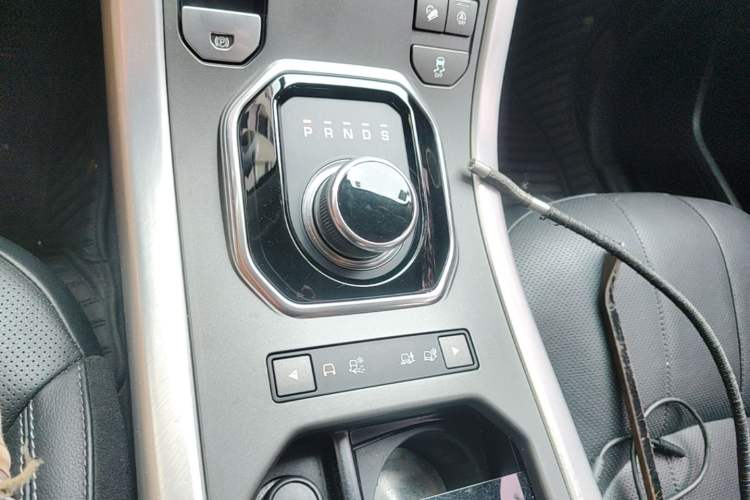 Used Land Rover Range Evoque 2018 240 PS SE DYNAMIC Smart Edition Gear Lever