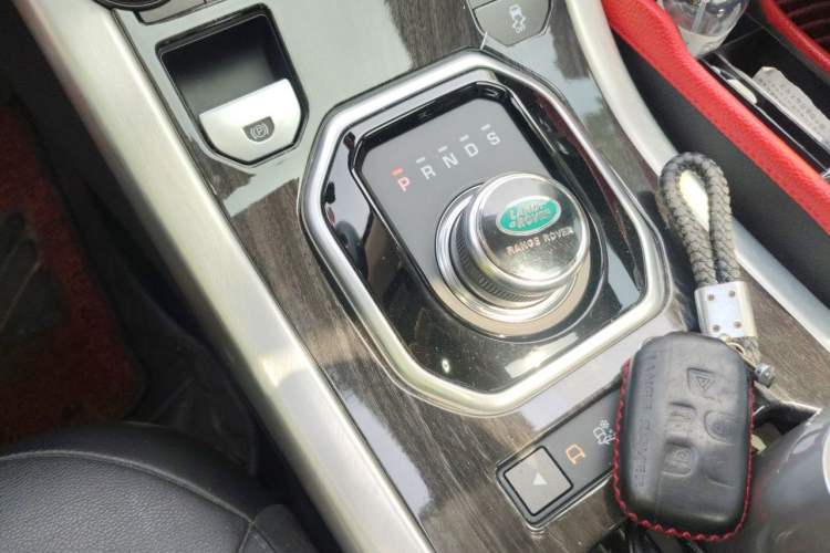 Used Land Rover Range Evoque 2018 240 PS SE Smart Brilliance Edition Gear Lever