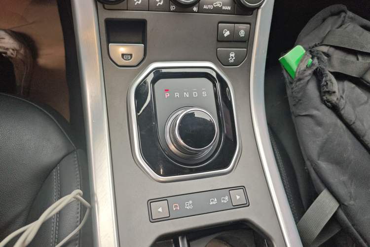 Used Land Rover Range Evoque 2018 240 PS SE Smart Brilliance Edition Gear Lever