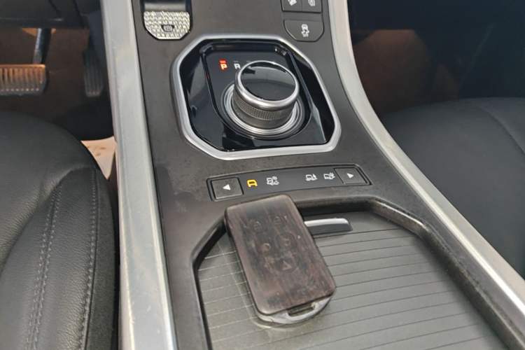 Used Land Rover Range Evoque 2018 240PS PURE Style Edition Gear Lever