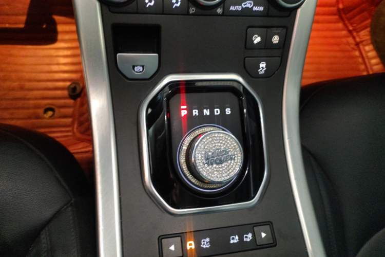Used Land Rover Range Evoque 2018 200PS PURE New Fashion Edition Gear Lever