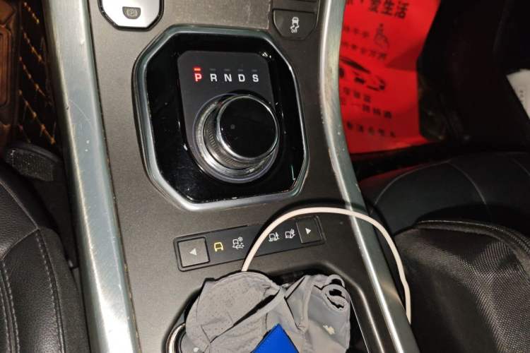 Used Land Rover Range Evoque 2018 240 PS SE Smart Brilliance Edition Gear Lever