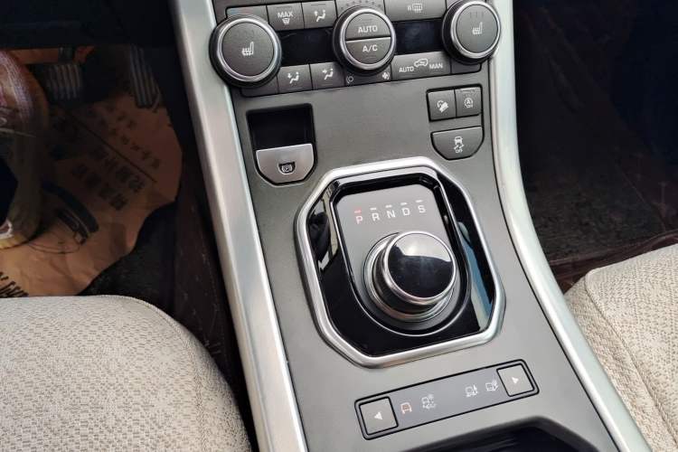 Used Land Rover Range Evoque 2018 240PS PURE Style Edition Gear Lever