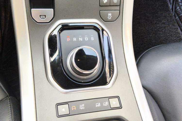 Used Land Rover Range Evoque 2018 240 PS SE Smart Brilliance Edition Gear Lever