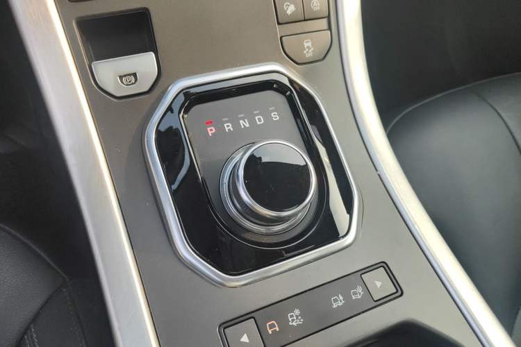 Used Land Rover Range Evoque 2018 240PS PURE Style Edition Gear Lever