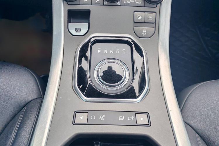 Used Land Rover Range Evoque 2018 240 PS SE Smart Brilliance Edition Gear Lever