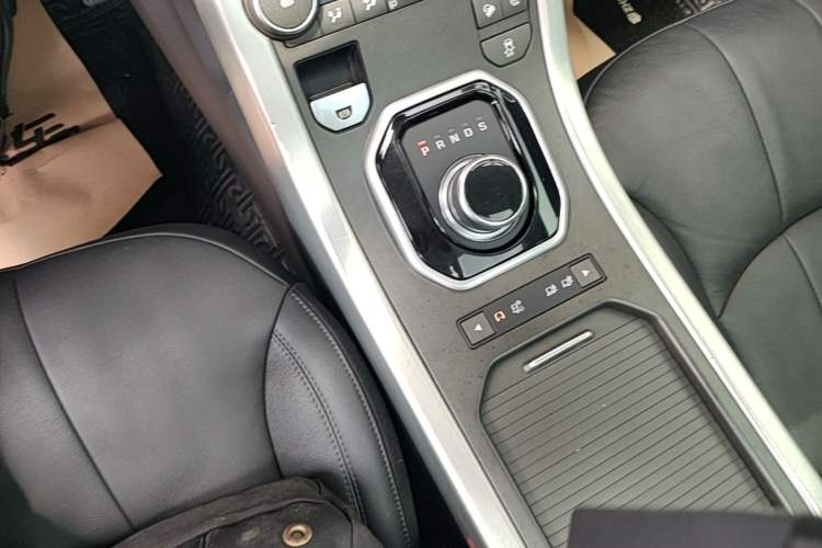 Used Land Rover Range Evoque 2018 240 PS SE Smart Brilliance Edition Gear Lever