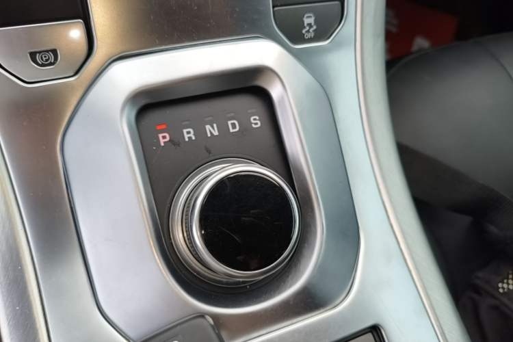 Used Land Rover Range Evoque 2018 240 PS SE Smart Brilliance Edition Gear Lever