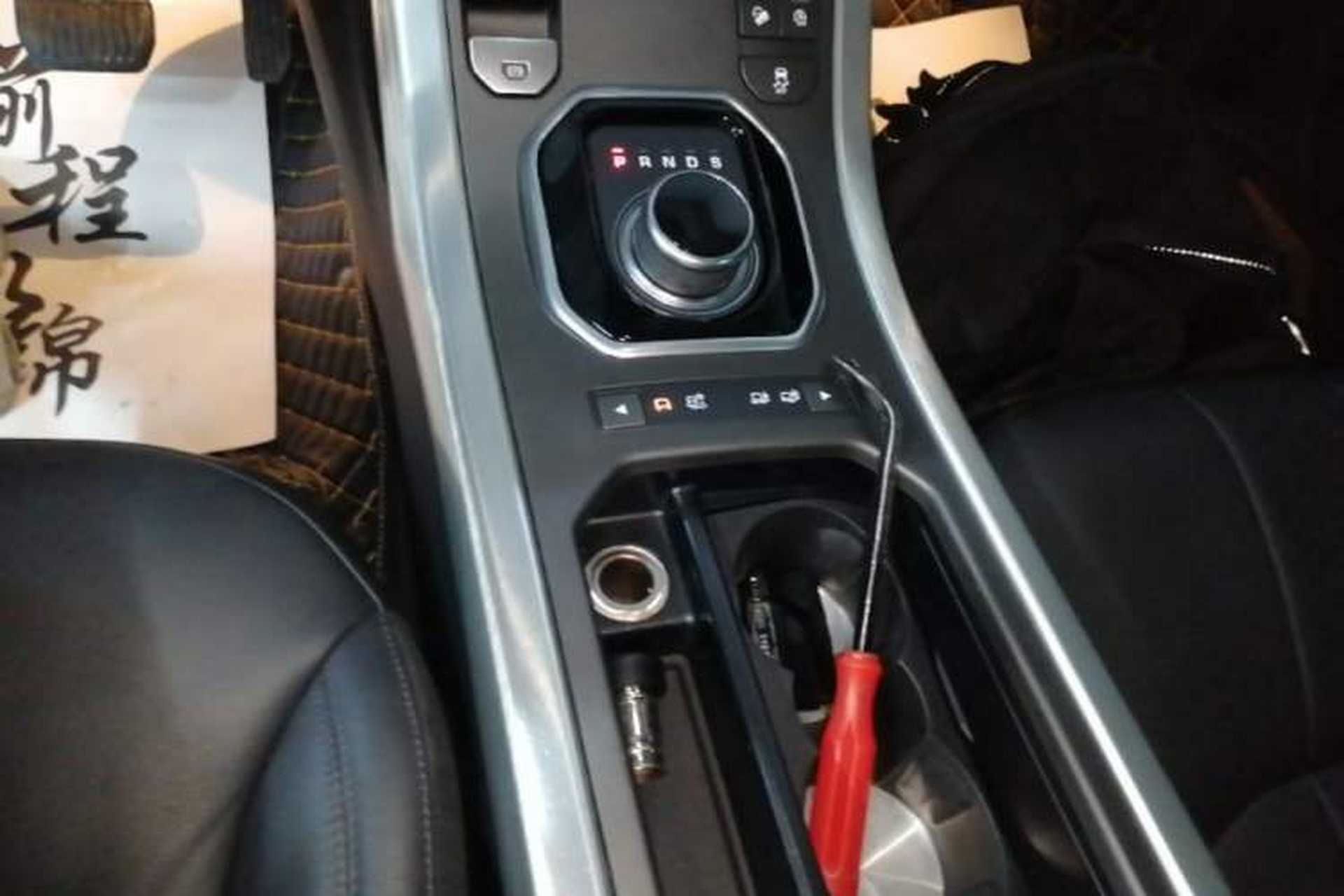 Used Land Rover Range Evoque 2018 240PS PURE Style Edition Gear Lever