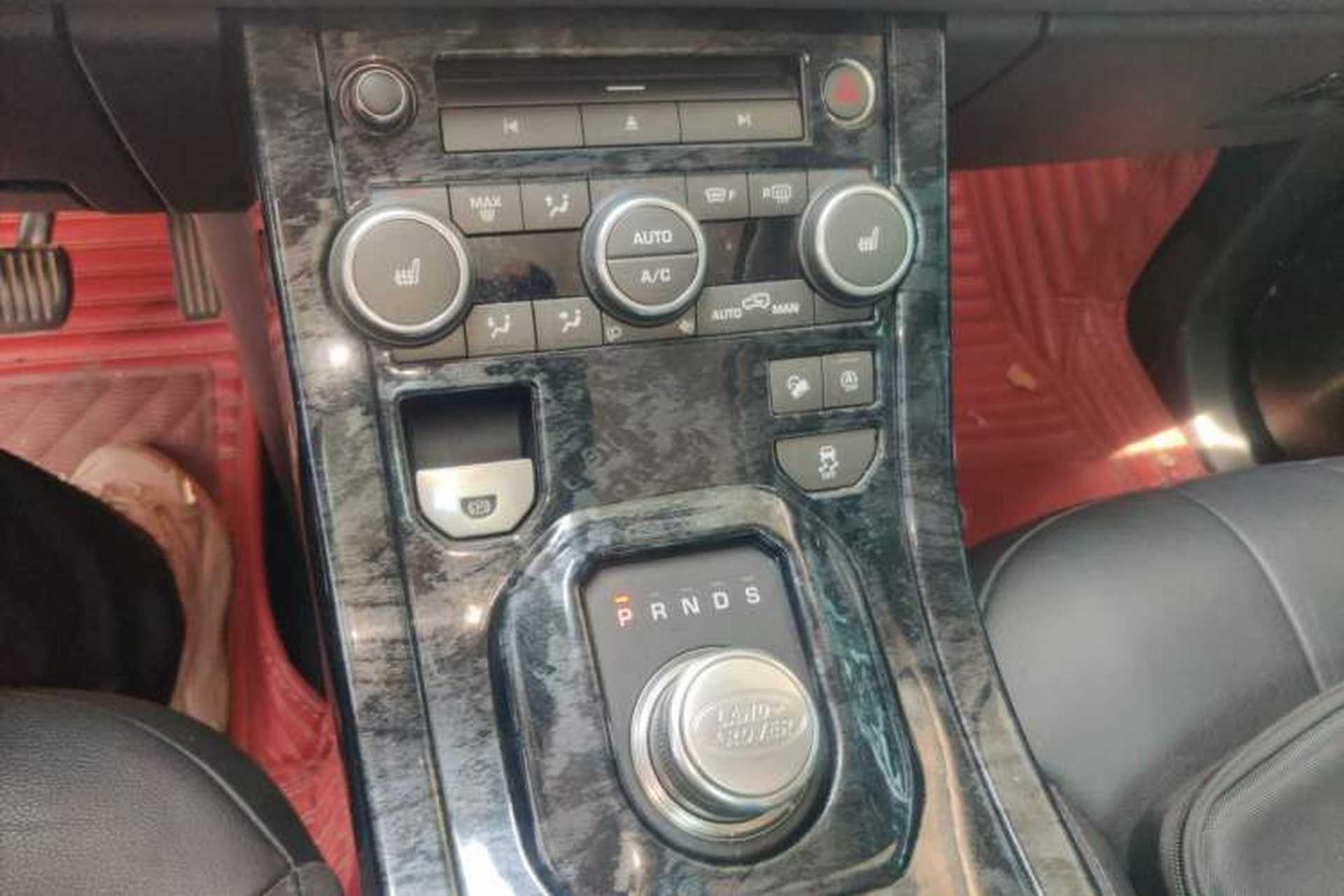 Used Land Rover Range Evoque 2018 240 PS SE Smart Brilliance Edition Gear Lever