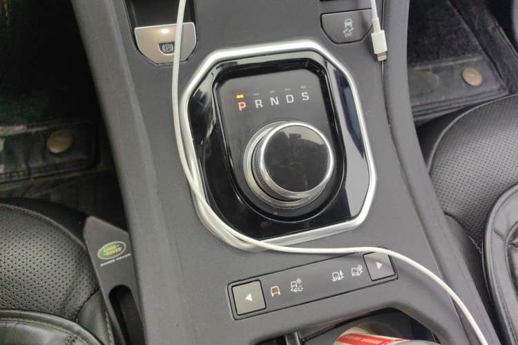 Used Land Rover Range Evoque 2018 240 PS SE DYNAMIC Smart Edition Gear Lever
