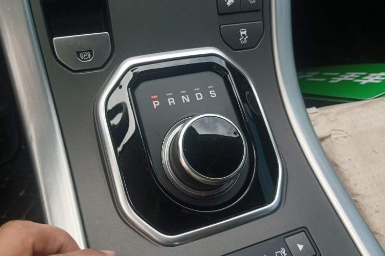 Used Land Rover Range Evoque 2018 240 PS SE Smart Brilliance Edition Gear Lever