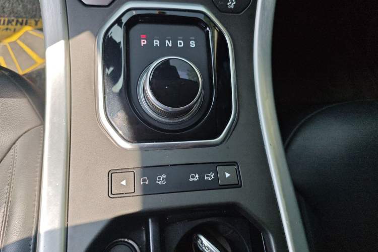 Used Land Rover Range Evoque 2018 240 PS SE Smart Brilliance Edition Gear Lever