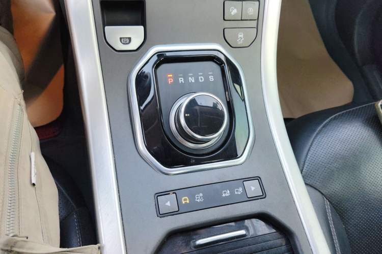 Used Land Rover Range Evoque 2018 240 PS SE DYNAMIC Smart Edition Gear Lever