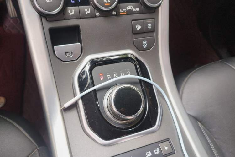 Used Land Rover Range Evoque 2018 240PS PURE Style Edition Gear Lever