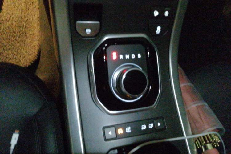 Used Land Rover Range Evoque 2018 240PS PURE Style Edition Gear Lever