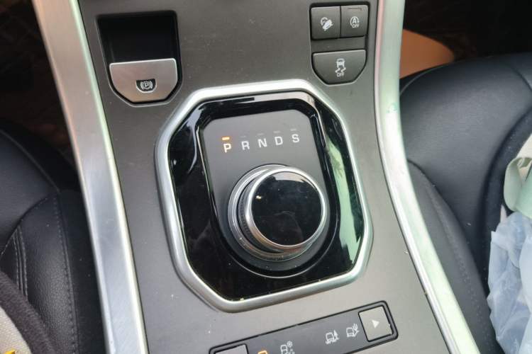Used Land Rover Range Evoque 2018 240 PS SE Smart Brilliance Edition Gear Lever
