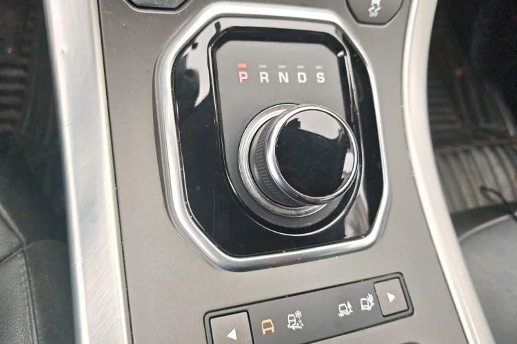 Used Land Rover Range Evoque 2018 240 PS SE Smart Brilliance Edition Gear Lever