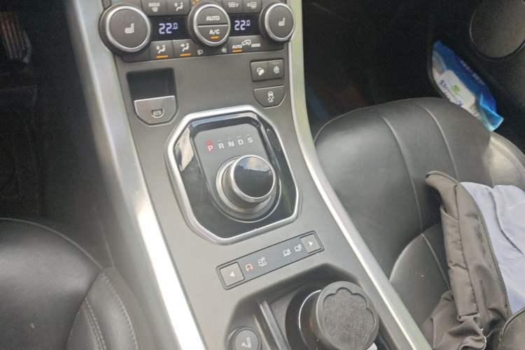 Used Land Rover Range Evoque 2018 240 PS SE Smart Brilliance Edition Gear Lever