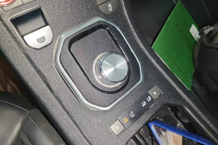Used Land Rover Range Evoque 2018 240PS PURE Style Edition Gear Lever
