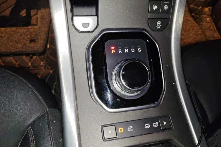 Used Land Rover Range Evoque 2018 240 PS SE Smart Brilliance Edition Gear Lever
