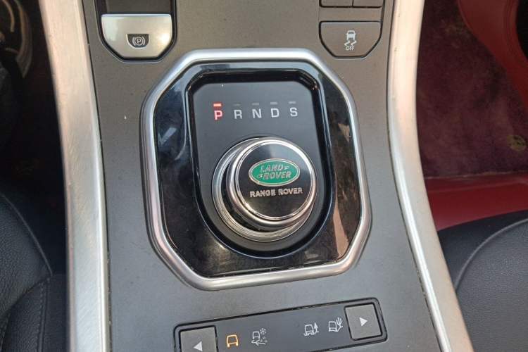 Used Land Rover Range Evoque 2018 240 PS SE Smart Brilliance Edition Gear Lever