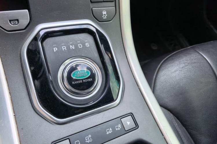 Used Land Rover Range Evoque 2018 240 PS SE Smart Brilliance Edition Gear Lever