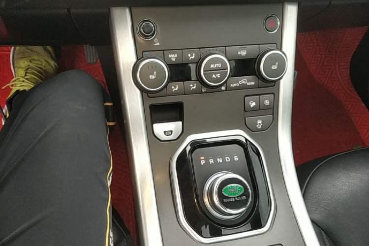 Used Land Rover Range Evoque 2018 240PS PURE Style Edition Gear Lever
