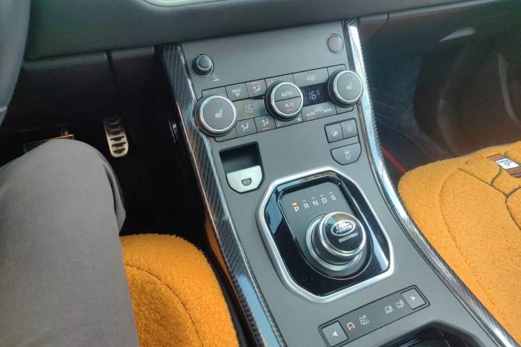 Used Land Rover Range Evoque 2018 240PS PURE Style Edition Gear Lever