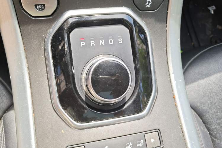 Used Land Rover Range Evoque 2018 200PS PURE New Fashion Edition Gear Lever