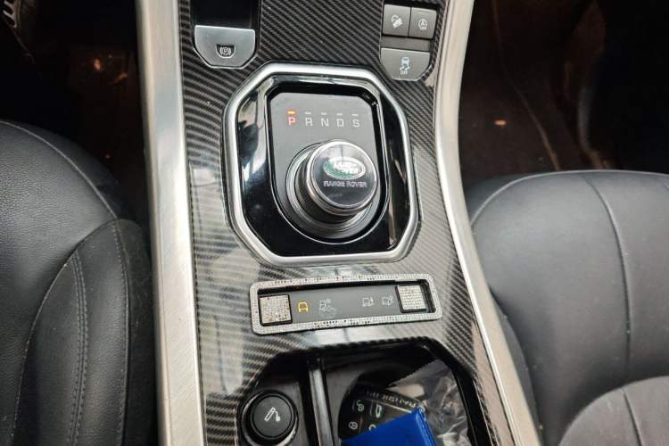 Used Land Rover Range Evoque 2018 240 PS SE Smart Brilliance Edition Gear Lever