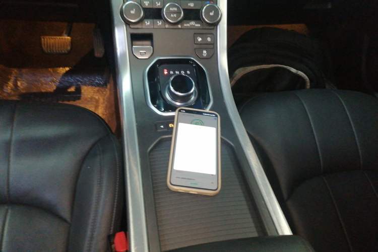 Used Land Rover Range Evoque 2018 240PS PURE Style Edition Gear Lever