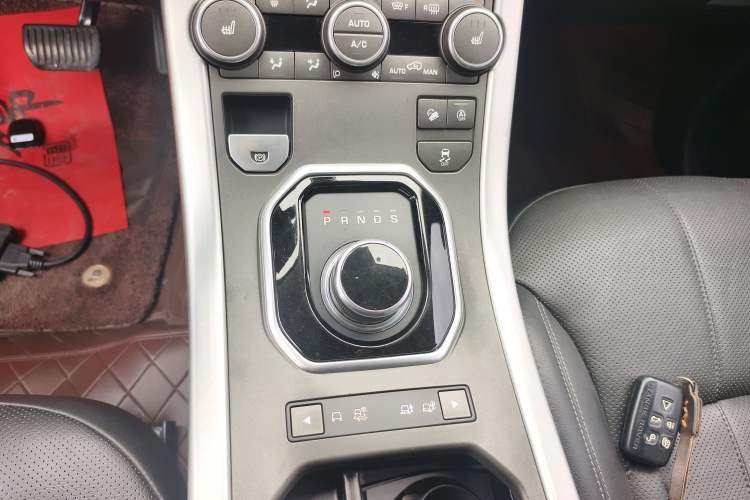 Used Land Rover Range Evoque 2018 240 PS SE DYNAMIC Smart Edition Gear Lever