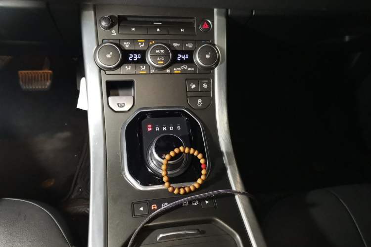 Used Land Rover Range Evoque 2018 240 PS SE Smart Brilliance Edition Gear Lever