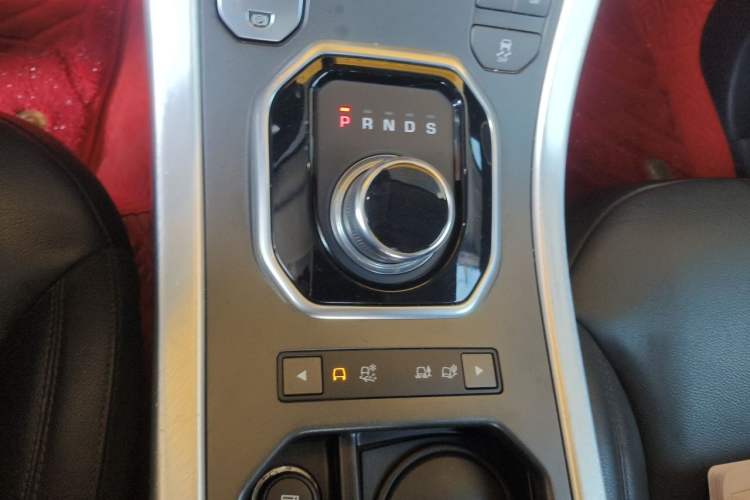 Used Land Rover Range Evoque 2018 240 PS SE Smart Brilliance Edition Gear Lever