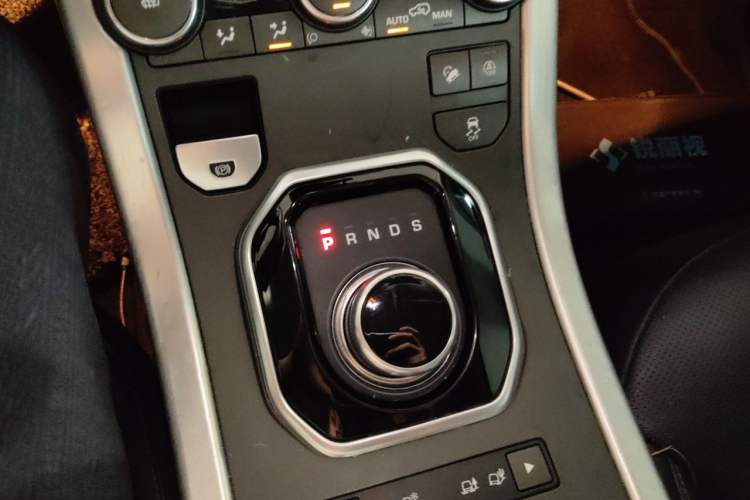 Used Land Rover Range Evoque 2018 240 PS SE DYNAMIC Smart Edition Gear Lever