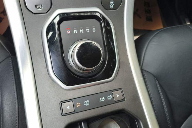 Used Land Rover Range Evoque 2018 240 PS SE Smart Brilliance Edition Gear Lever