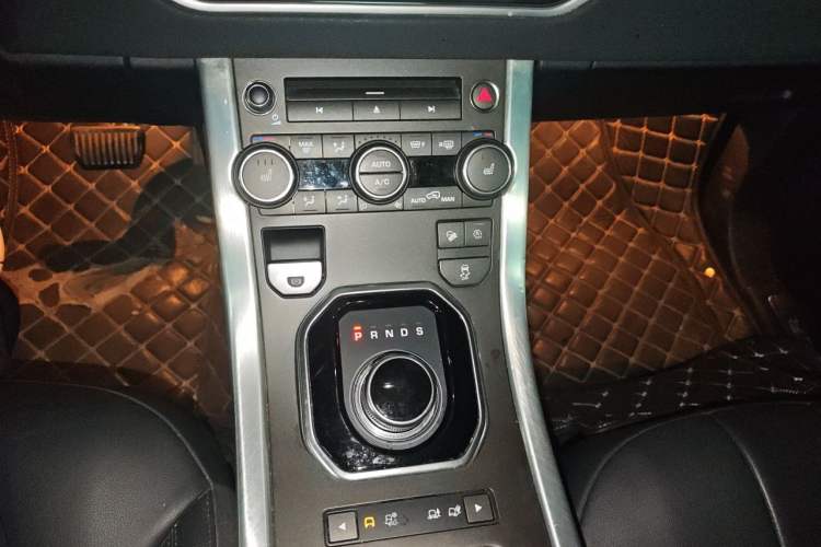 Used Land Rover Range Evoque 2018 240 PS SE Smart Brilliance Edition Gear Lever