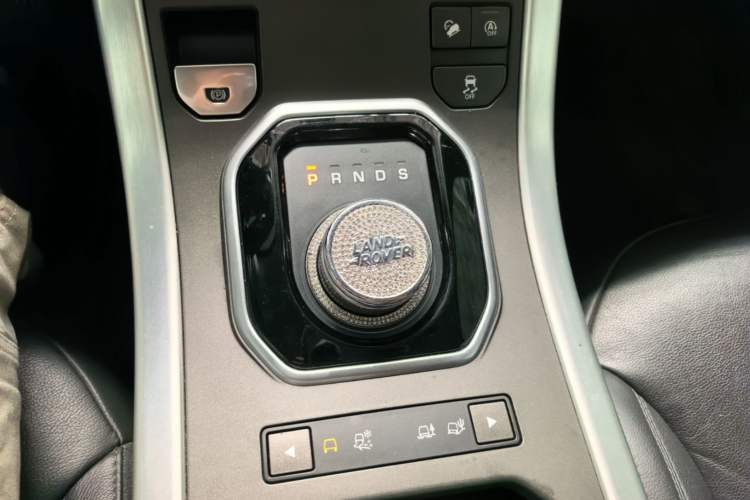 Used Land Rover Range Evoque 2018 240 PS SE Smart Brilliance Edition Gear Lever
