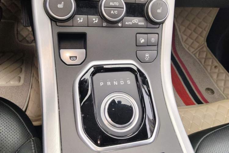 Used Land Rover Range Evoque 2018 240 PS SE DYNAMIC Smart Edition Gear Lever