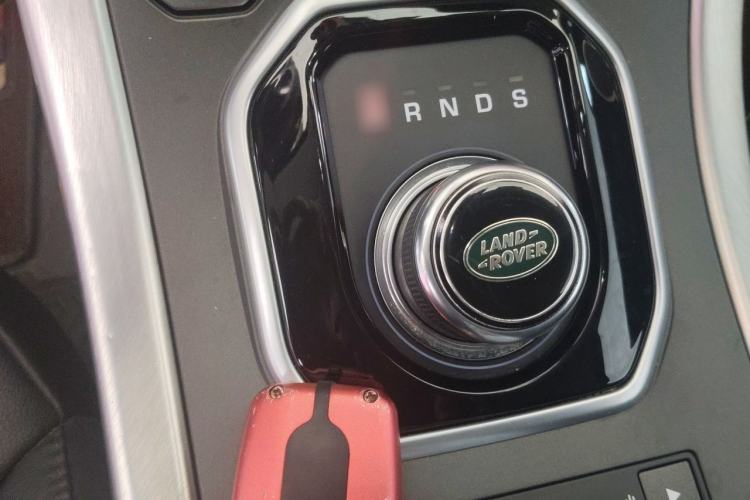 Used Land Rover Range Evoque 2018 240 PS SE Smart Brilliance Edition Gear Lever