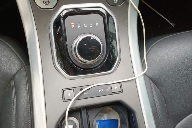 Used Land Rover Range Evoque 2018 240 PS SE Smart Brilliance Edition Gear Lever