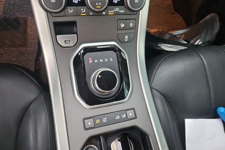 Used Land Rover Range Evoque 2018 240PS PURE Style Edition Gear Lever